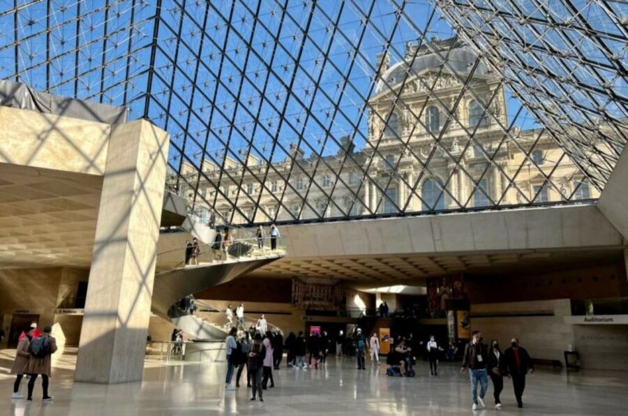 Paris Louvre Exclusive Semi Private Guided Tour Max 6 People - What the 150 Minutes Feels Like on a Real Day
