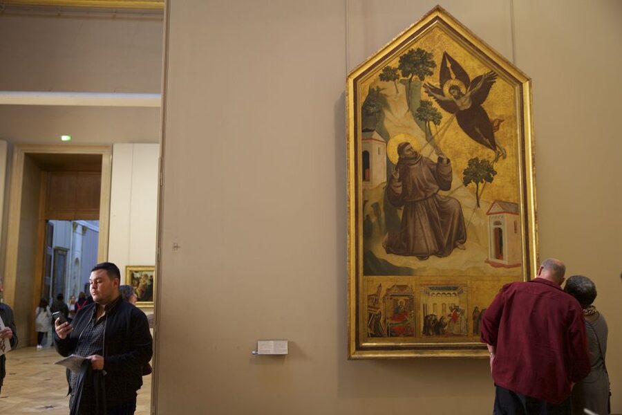 Paris: Louvre Last Entry or Morning Tour with Entry Ticket - Stories that turn masterpieces into real human history