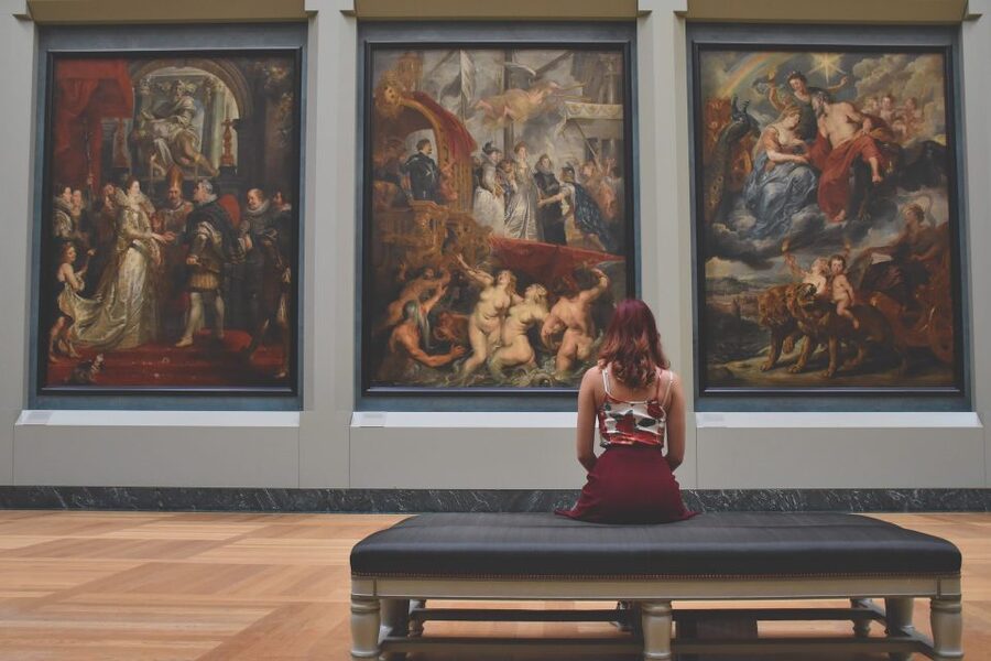 Paris: Louvre Masterpieces Tour with Pre-Reserved Tickets - Two hours with a licensed Louvre guide for up to 6 guests
