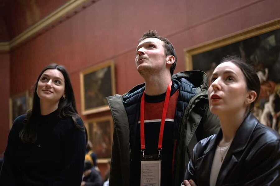 Paris: Louvre Masterpieces Tour with Pre-Reserved Tickets - Neoclassical favorites and the Salon Carré moment
