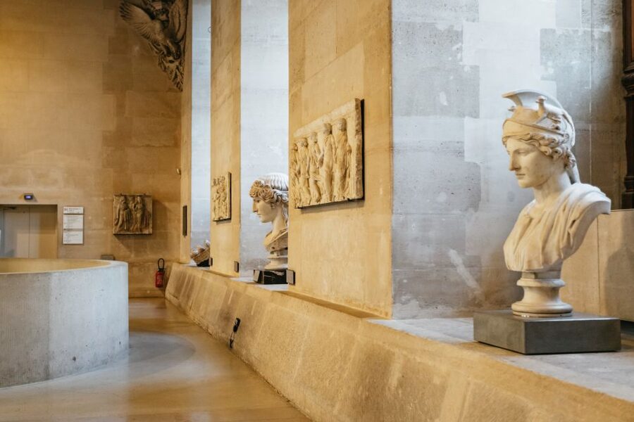 Paris: Louvre Museum Entry Ticket With Host and River Cruise - Digital audio guide app: useful, but treat it like a separate product