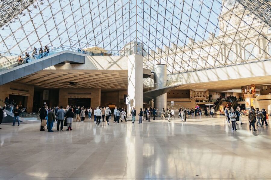 Paris: Louvre Museum Entry Ticket With Host and River Cruise - Who this package fits best