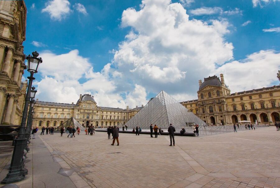 Paris: Louvre Museum Highlights and Mona Lisa Tour - The highlights route: Venus to Winged Victory, with stops that teach you how to look