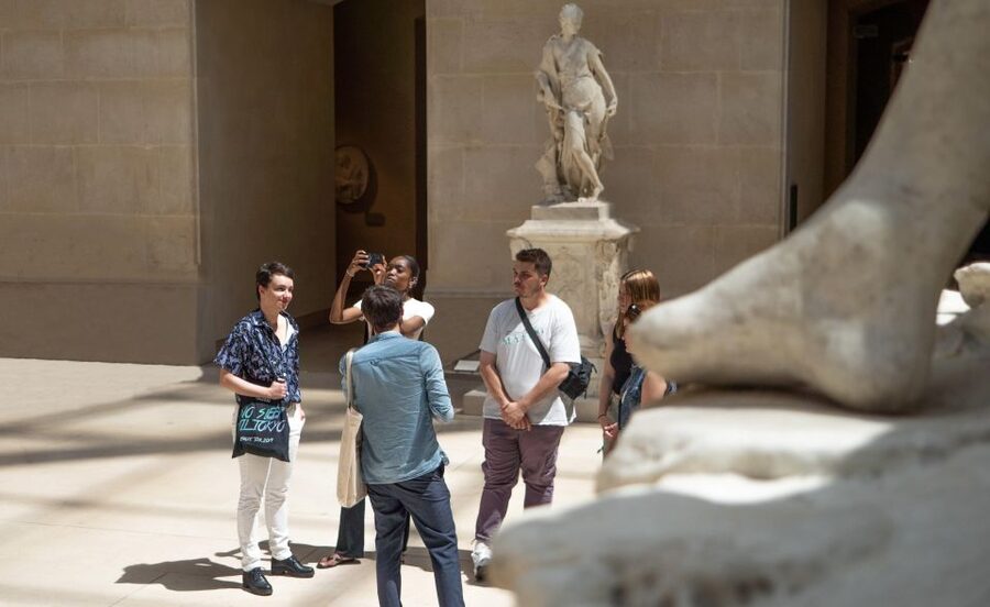 Paris: Louvre Museum Highlights and Mona Lisa Tour - The Mona Lisa moment, plus how the timing works in a crowded room