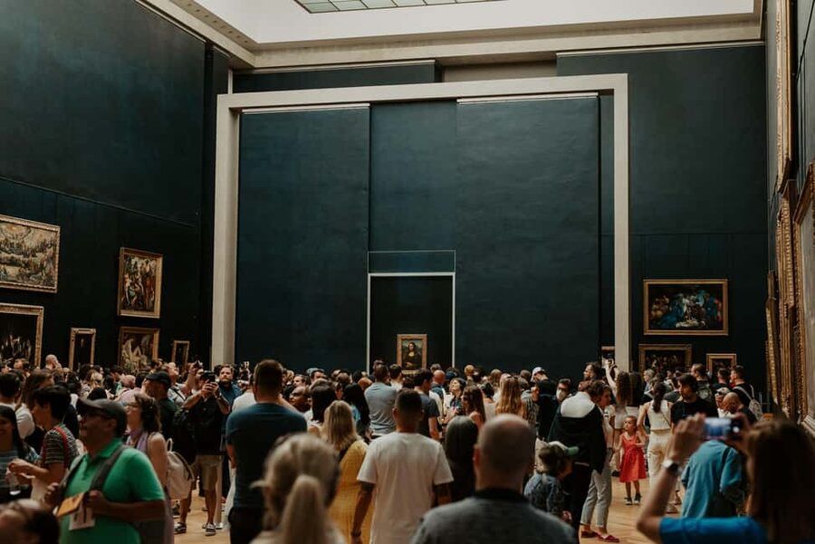 Paris: Louvre Museum Hosted Entry and Mona Lisa Audioguide - Mona Lisa first: how the audio guide turns a crowd into a plan