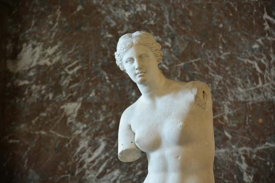 Paris: Louvre Museum Hosted Entry & Masterpieces Audio Guide - Key things to know before you start