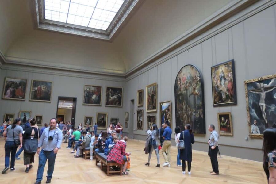 Paris: Louvre Museum Hosted Entry & Masterpieces Audio Guide - Masterpieces audio guide: what it adds (and what it cannot)