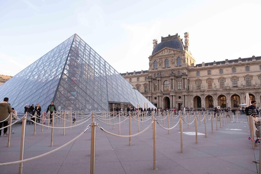 Paris: Louvre Museum Mona Lisa First Viewing Semi-Private - Early Entry at the Louvre, Without the Crowd Wrestling
