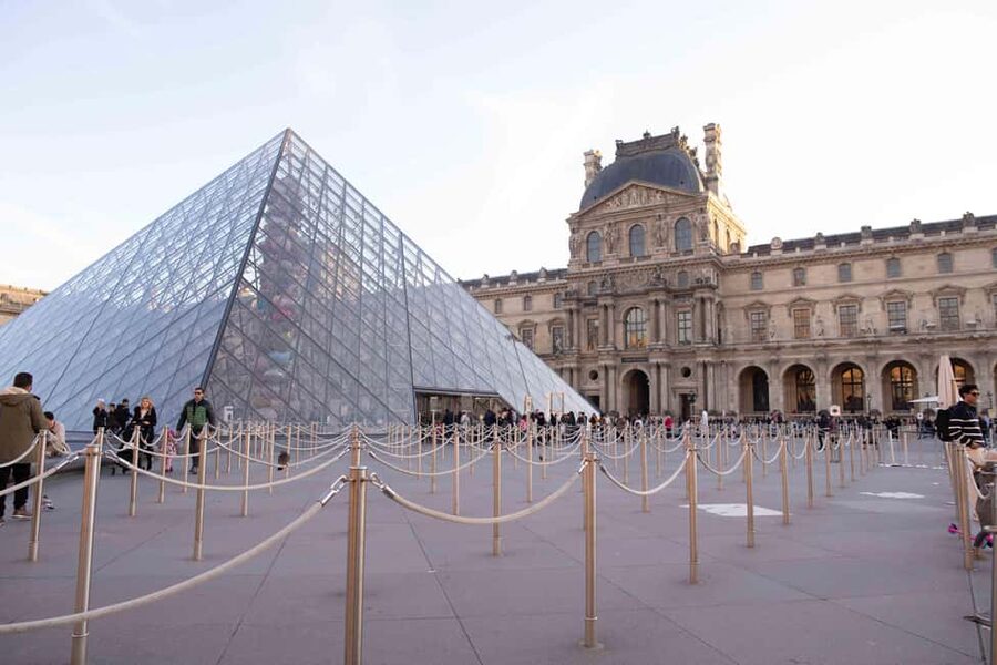 Paris: Louvre Museum Mona Lisa First Viewing Semi-Private - Louvre Pyramid Photo Stop, and Why It’s Not Just a Photo