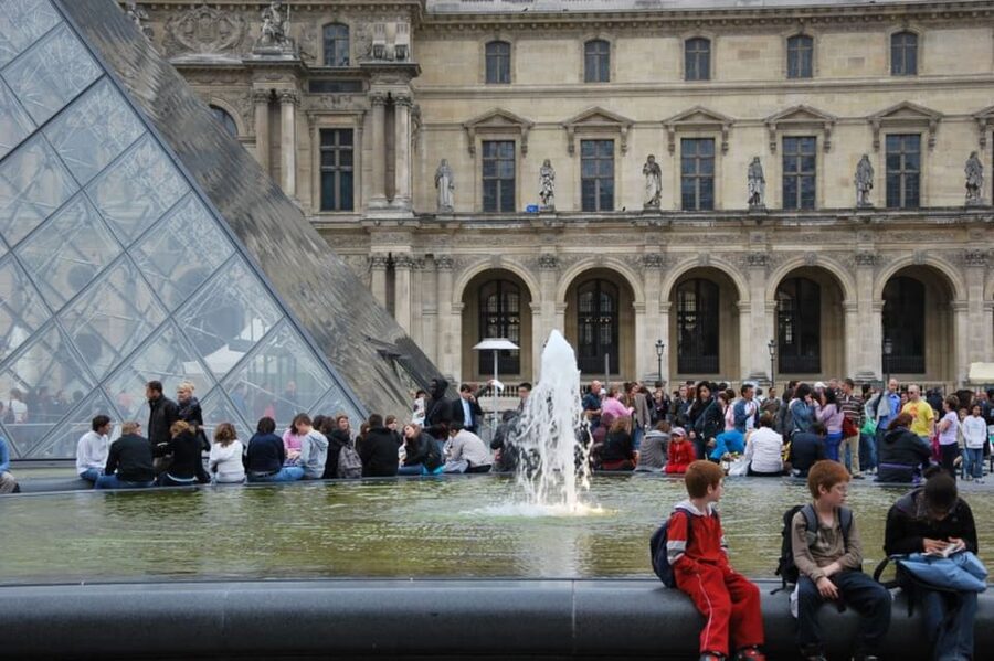 Paris: Louvre Museum Ticket and Mona Lisa Access with Host - Key points before you go