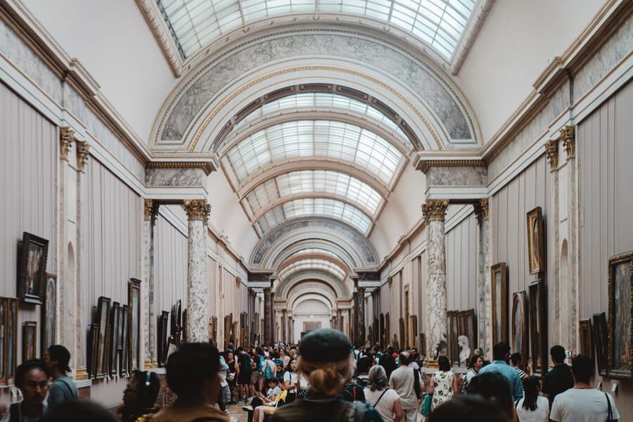 Paris: Louvre Museum Ticket and Mona Lisa Access with Host - Your smartphone audio guide, headphones required