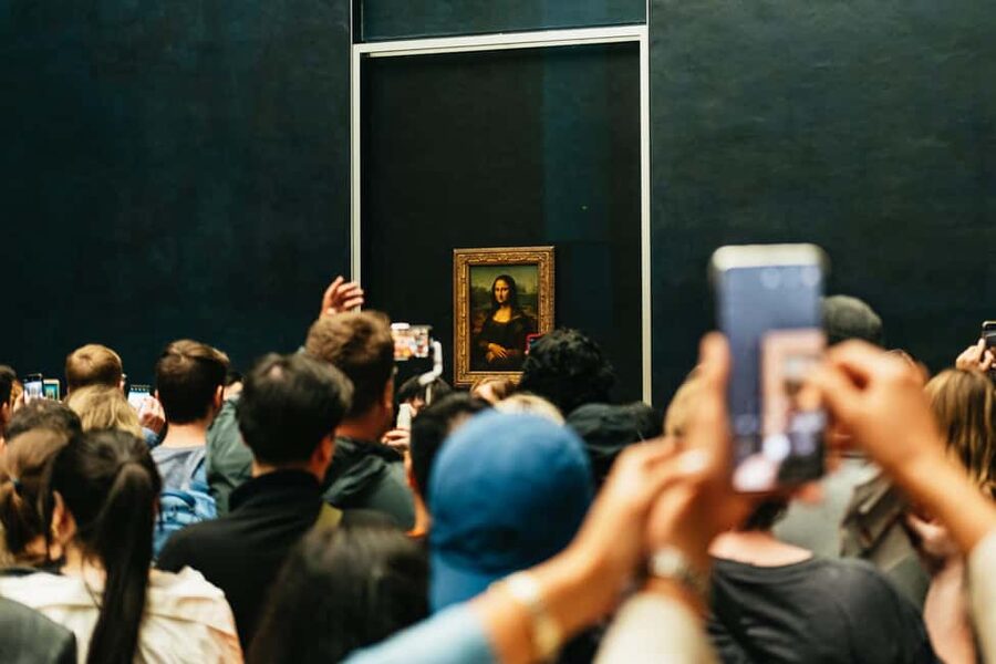Paris: Louvre Overview, Exploration tour and Reserved Entry - Finding the Louvre in 5 minutes, not 50