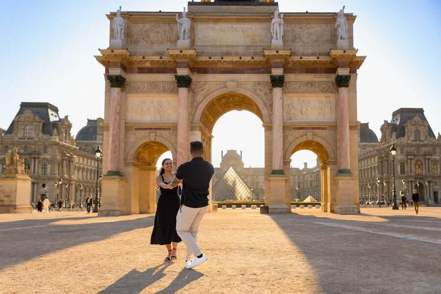 Paris: Louvre photoshoot or Seine bridges Eiffel Tower walk - Notre Dame Photo Stop: Working Around Crowds