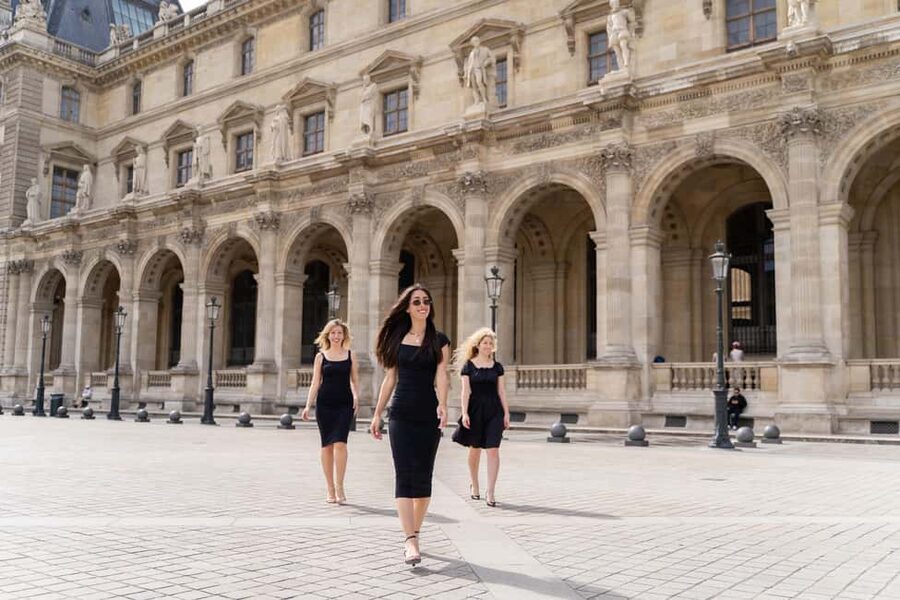 Paris: Louvre photoshoot or Seine bridges Eiffel Tower walk - Value for Money: $53 per Group, Edited Photos, and Fast Delivery