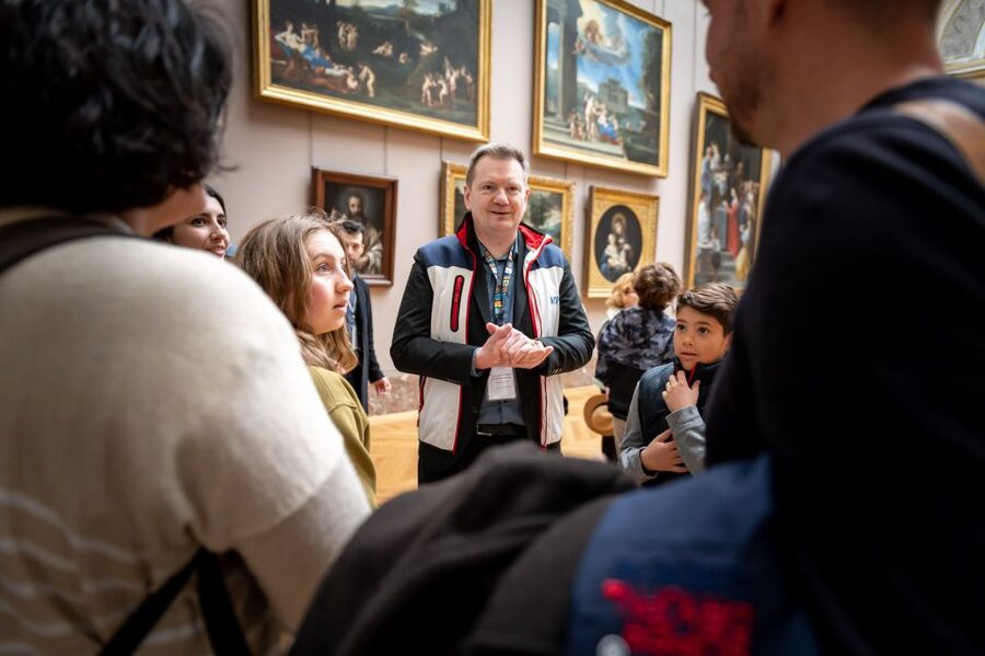 Paris: Louvre Private Family Tour for Kids + Reserved Entry - Covering Italian Renaissance, Egypt, and the French Revolution in one sweep