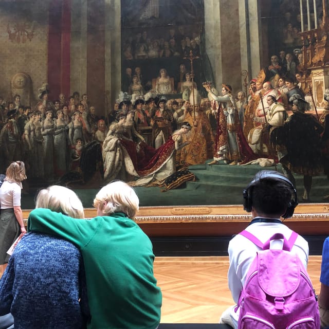Paris Louvre : Private Treasure Hunt for Families or groups - Winged Victory of Samothrace: where detective work turns physical