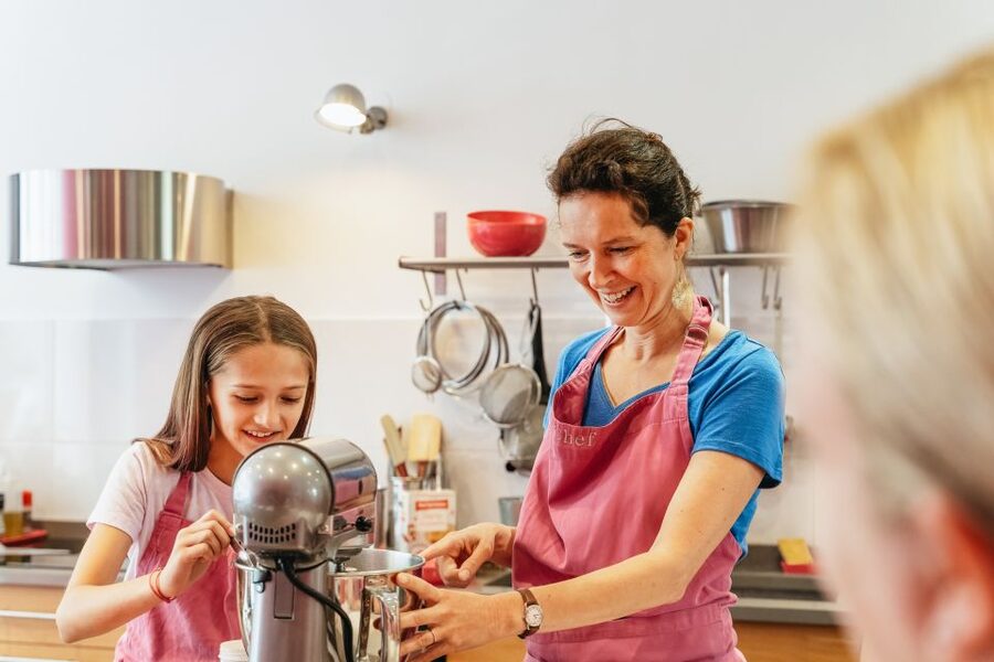 Paris: Macarons Cooking Class with Pâtisserie Chef Noémie - Should You Book This Paris Macarons Class with Chef Noémie?