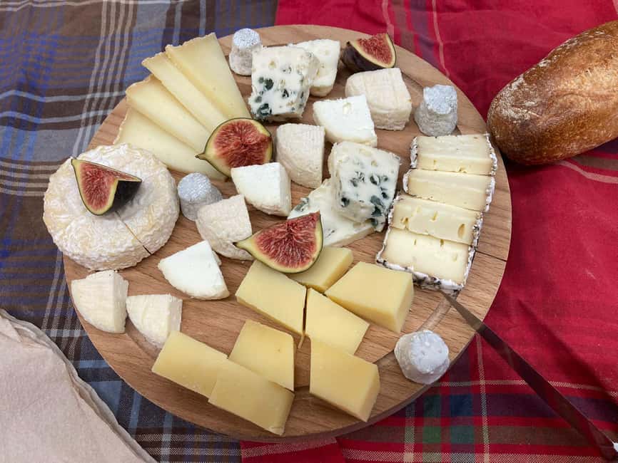 Paris Marais Bike Tour with Cheese & Sweet Tastings - Centre Pompidou quick stop: mixing old streets with bold design
