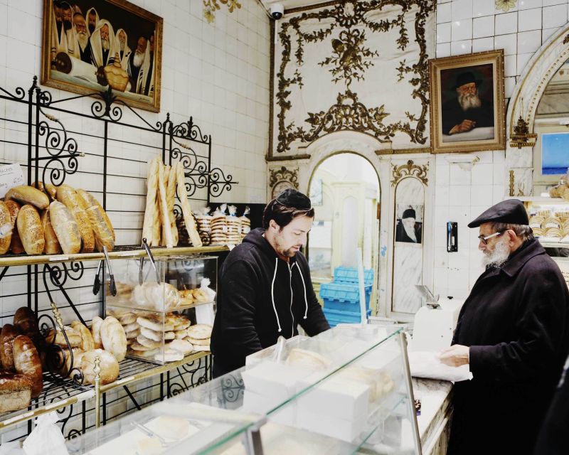 Paris: Marais District & Jewish Quarter Guided Tour 12 guest - Entering the Marais: where old Paris starts to feel close