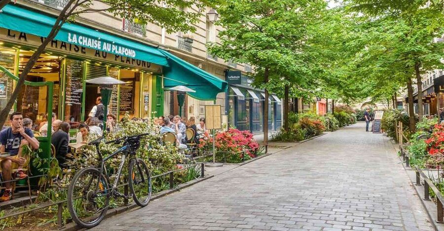 Paris: Marais District & Jewish Quarter Guided Tour 12 guest - Place des Vosges: Paris slows down for a reason