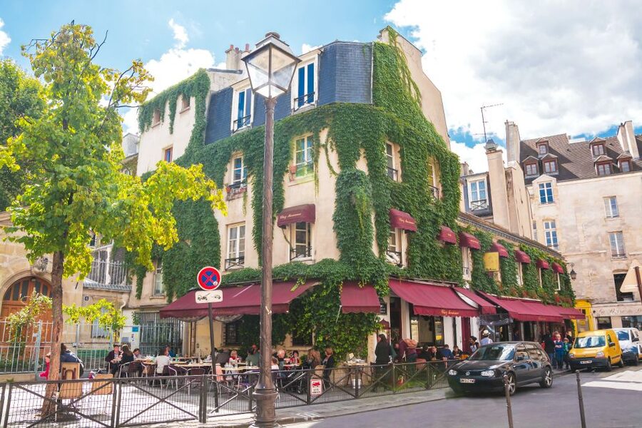 Paris: Marais District & Jewish Quarter Guided Tour 12 guest - Saint-Paul-Saint-Louis and Hôtel de Sully: the Marais in architectural chapters