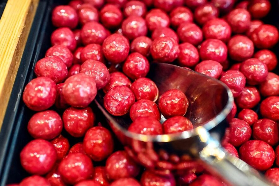 Paris: Montmartre Chocolate & Pastries Tour with 8+ Tastings - Price and Value: Is $115 Worth It?