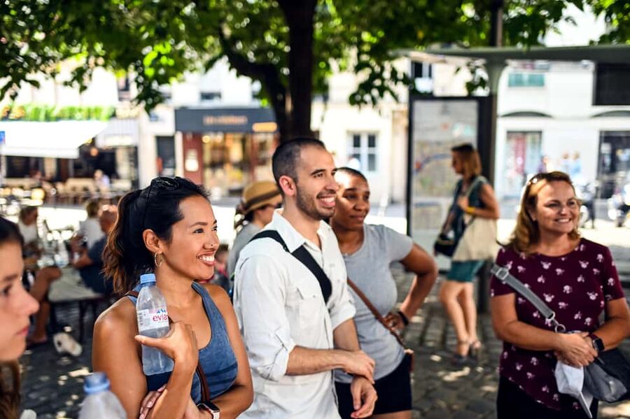 Paris: Montmartre Food Tour with 10 Local Tastings & Wines - Bakery stop for fresh breads, and why it’s more than a snack