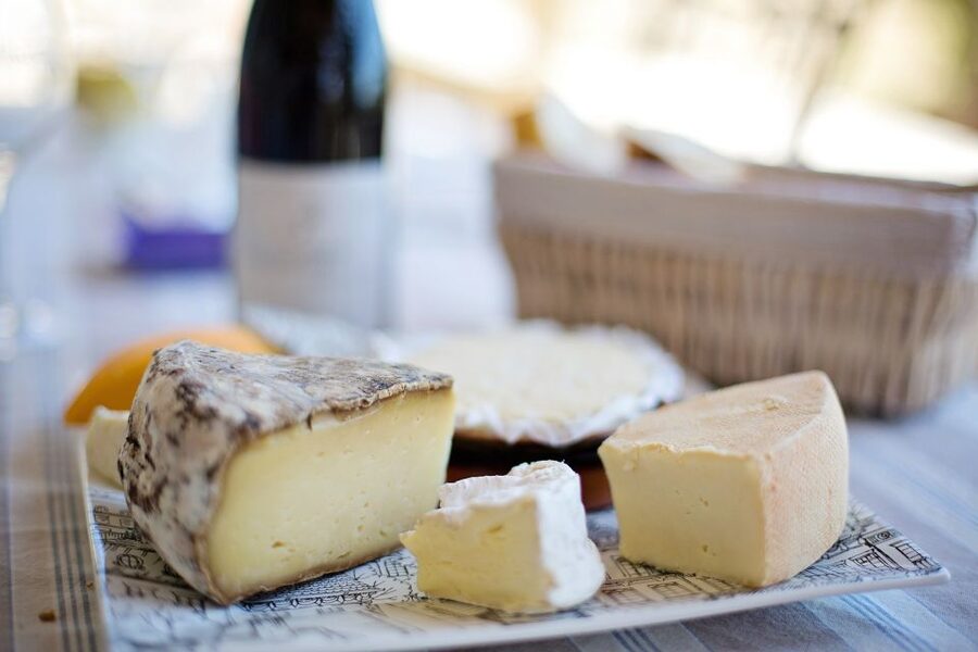 Paris: Montmartre Food Tour with Full Meal - Why Montmartre Food Tastes Better When You Walk It