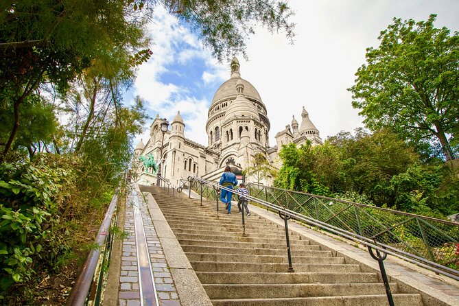 Paris Montmartre Free Walking Tour in English - van Gogh’s apartment connection: art that feels personal