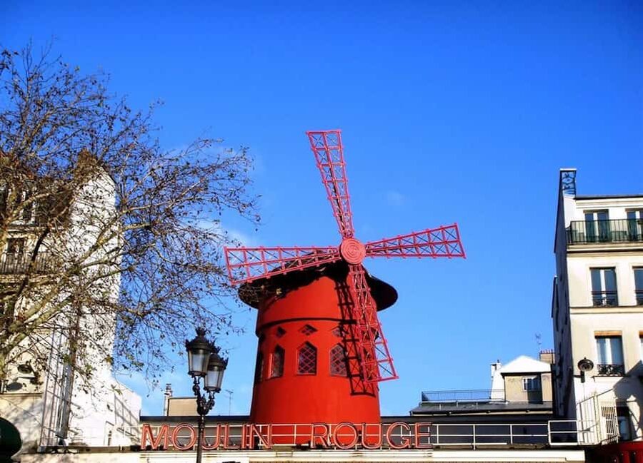 Paris: Montmartre Group Tour in German - Entering Montmartre Without Feeling Like You’re Herded