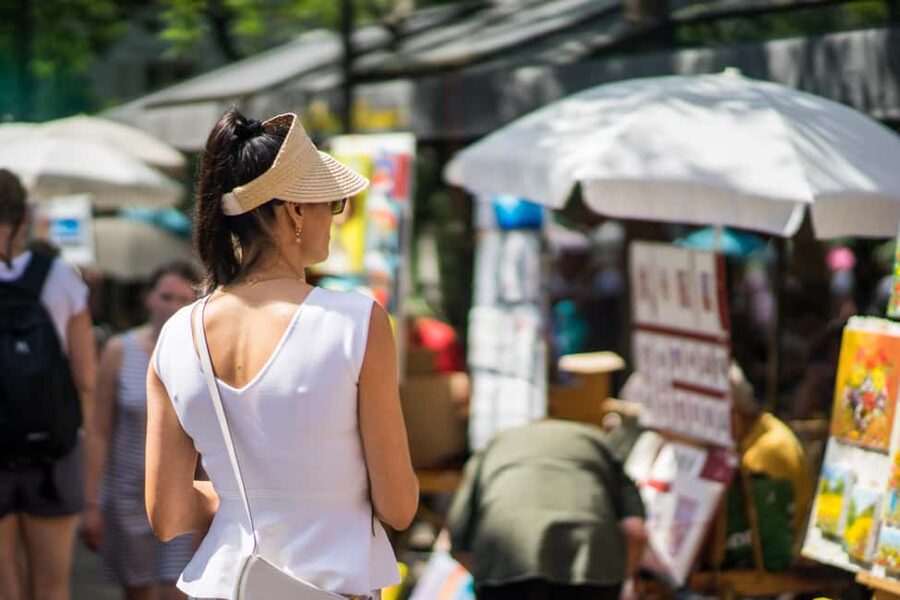 Paris: Montmartre Group Tour in German - Place du Tertre: the outdoor painters stop (and why it matters)