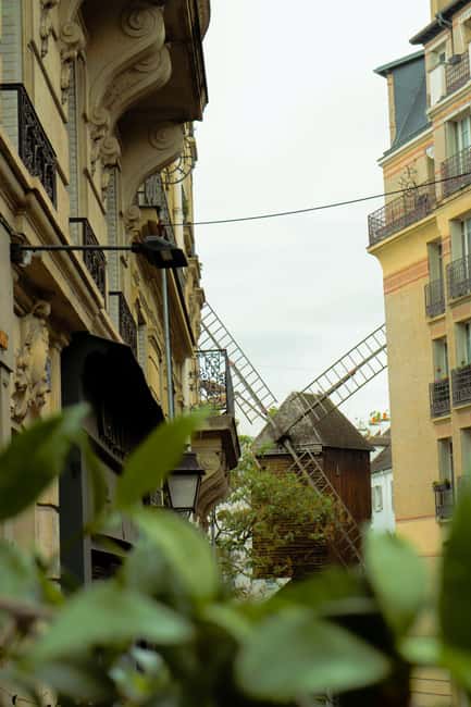 Paris: Montmartre Guided Walking Tour - Clos Montmartre Vine: A Small Stop With Big Neighborhood Meaning