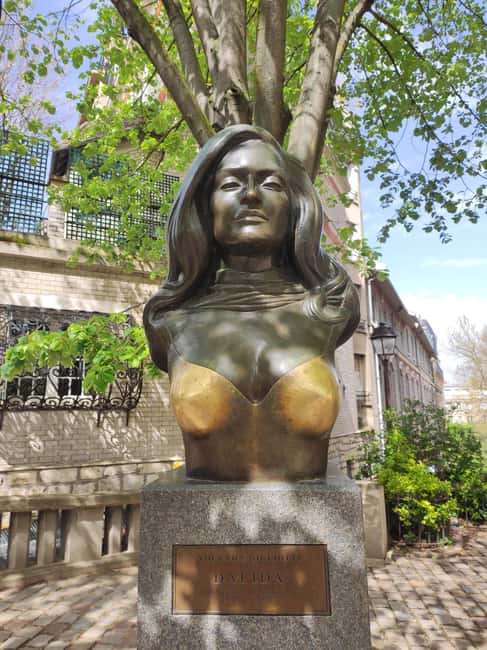 Paris : Montmartre highlights walking tour - Up to Sacré-Cœur: How the Route Builds to the Best View