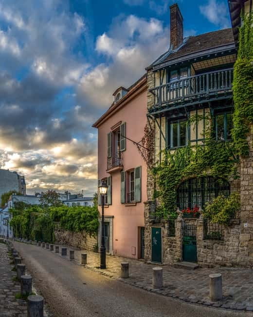 Paris: Montmartre Highlights Walking Tour with a Local Guide - Key things I’d circle before you go