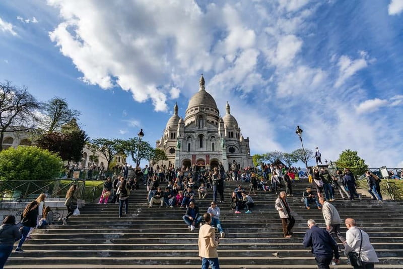 Paris: Montmartre Highlights Walking Tour with a Local Guide - Meeting point near the carousel, start at Place Saint-Pierre