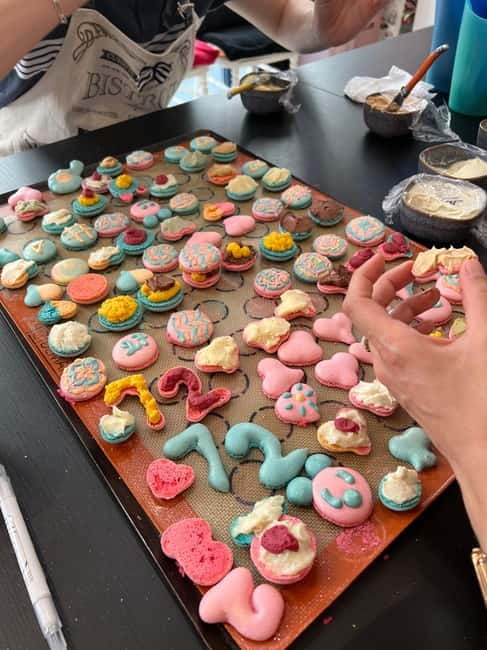 Paris: Montmartre Macaron Baking Workshop - Macaronage and piping bag control: how you avoid waste and get smooth shells