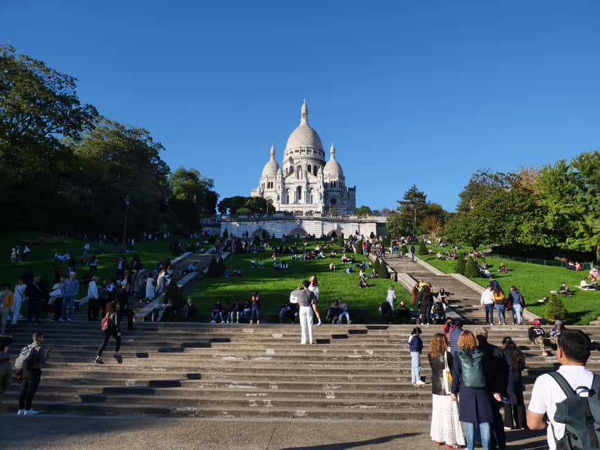 Paris: Montmartre Must-See Walking Tour with a Local Guide - Starting at Carrousel de Saint-Pierre, where Montmartre begins