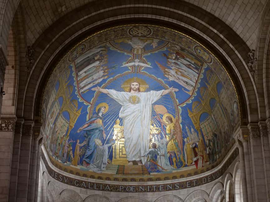 Paris: Montmartre Must-See Walking Tour with a Local Guide - The in-between photo stops: small pauses that change your whole route