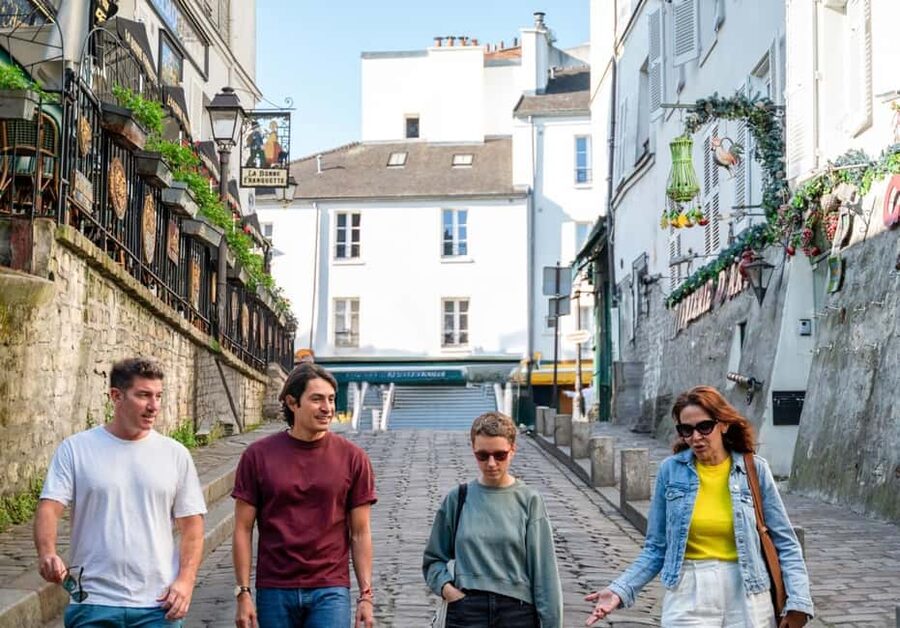 Paris: Montmartre, Notre-Dame, & Louvre Tour with Cruise - Louvre Pyramid to the Mona Lisa: priority access, smart time use