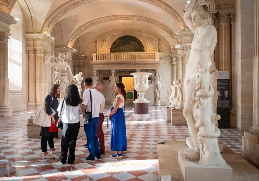Paris: Montmartre, Notre-Dame, & Louvre Tour with Cruise - Price and logistics: what you get for $116