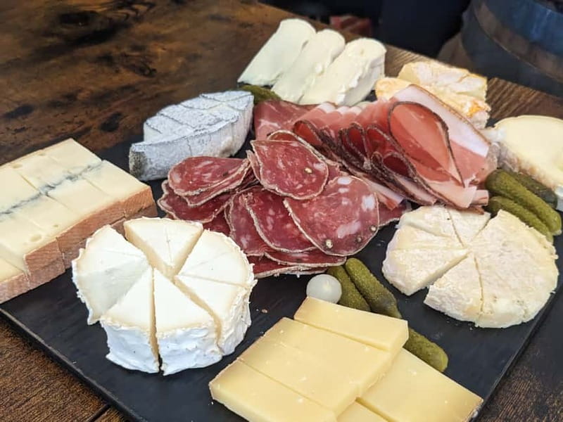 Paris: Montmartre/Pigalle Foodie Tour with Tastings - Montmartre and Pigalle after dark, without the tourist script