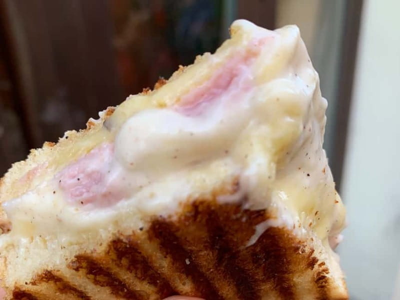 Paris: Montmartre/Pigalle Foodie Tour with Tastings - Sweet stops: babka, crepes, and the end-of-walk payoff