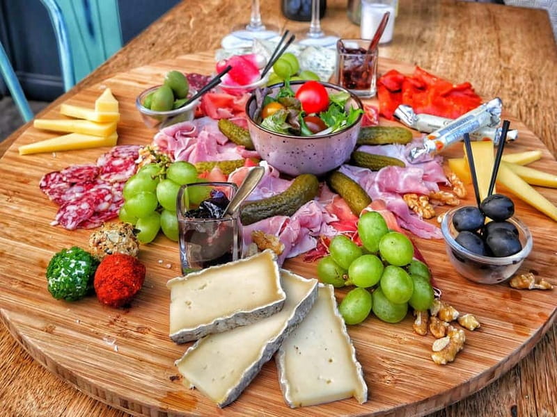 Paris: Montmartre/Pigalle Foodie Tour with Tastings - The Sacre-Coeur hilltop finale and your Paris homework