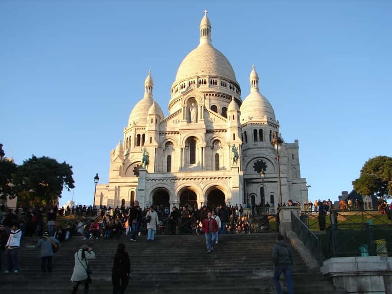 Paris: Montmartre Private Guided Walking Tour - Rue Lepic, Moulin Rouge, and the Can-Can Stories