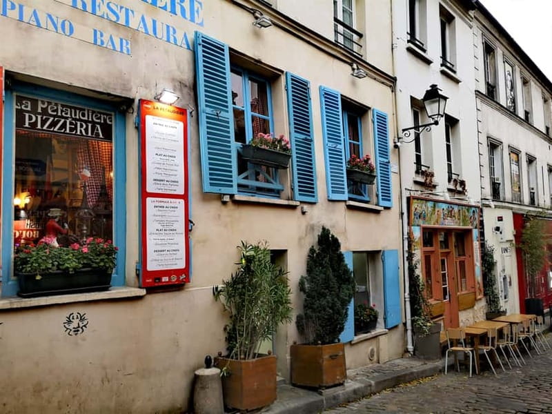 Paris: Montmartre Private Tour for Families - Sacre-Coeur without the ticket pressure