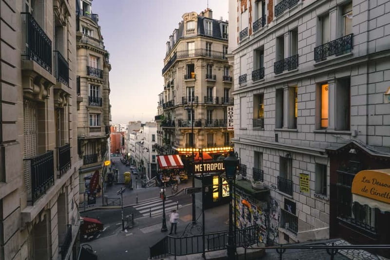 Paris: Montmartre Private Tour for Families - Price and value for a family up to 10 people