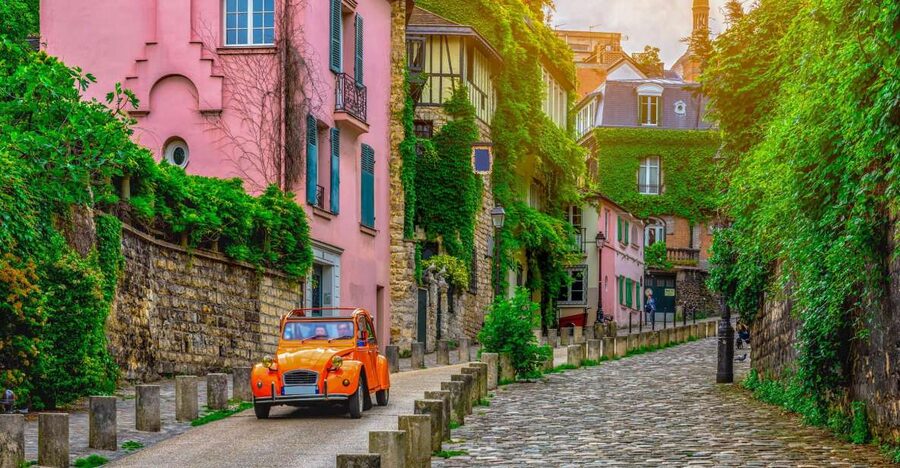 Paris: Montmartre & Sacre Coeur Guided Tour 12 guests 2,5h - Key highlights worth your attention