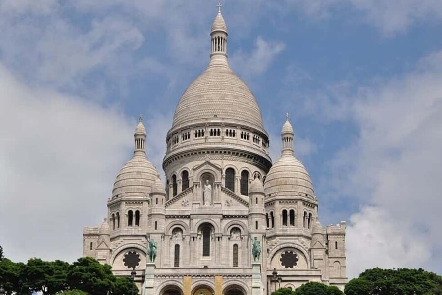 Paris : Montmartre Walking Tour - La Maison Rose: The Pink-House Moment You’ll Remember