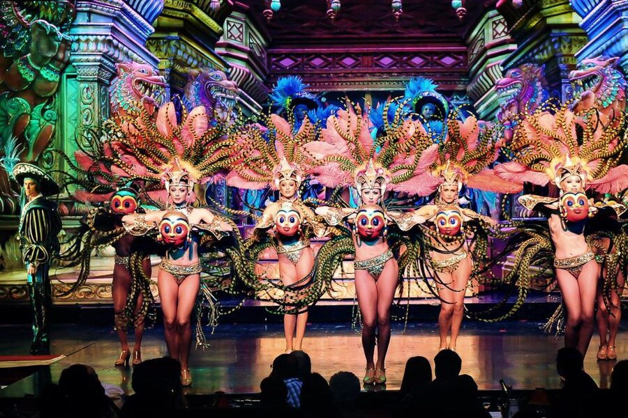 Paris: Moulin Rouge Cabaret Show Ticket with Champagne - What you actually see: Doris Girls, 1,000 costumes, and big live music