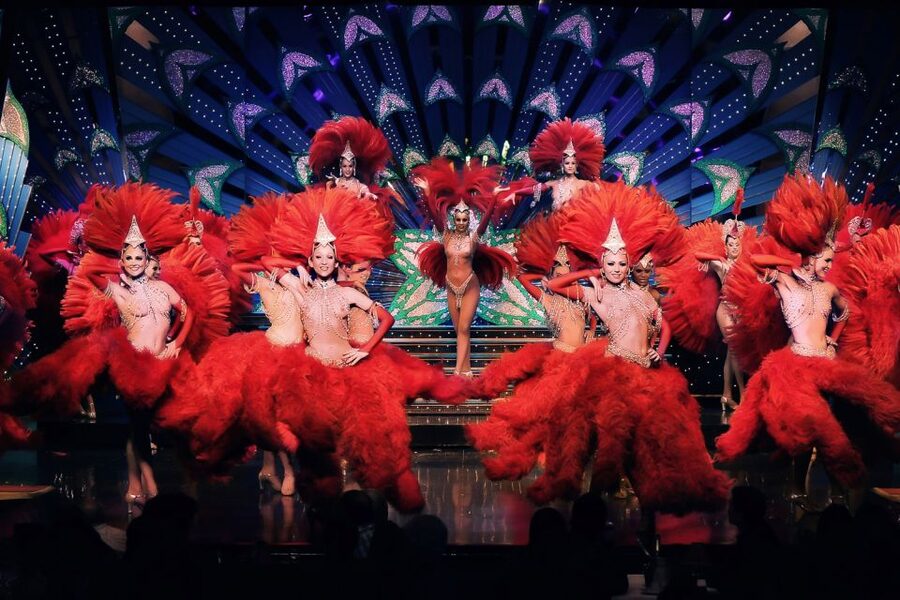 Paris: Moulin Rouge Cabaret Show Ticket with Champagne - Seats at Moulin Rouge: close tables, awkward angles, and what to do